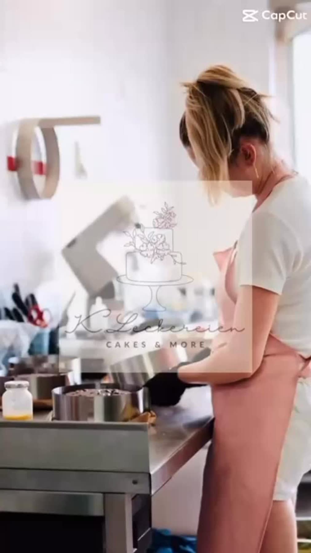 Blick in die Backstube von K.Leckereien während der Arbeit